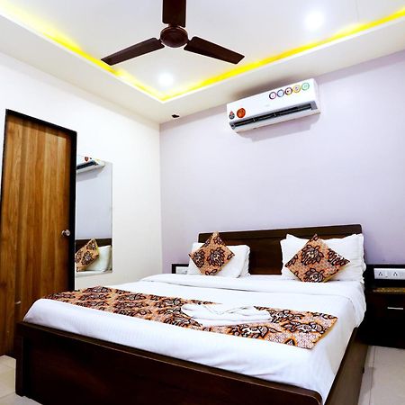 Hotel Blue Leaf Rajkot Ngoại thất bức ảnh