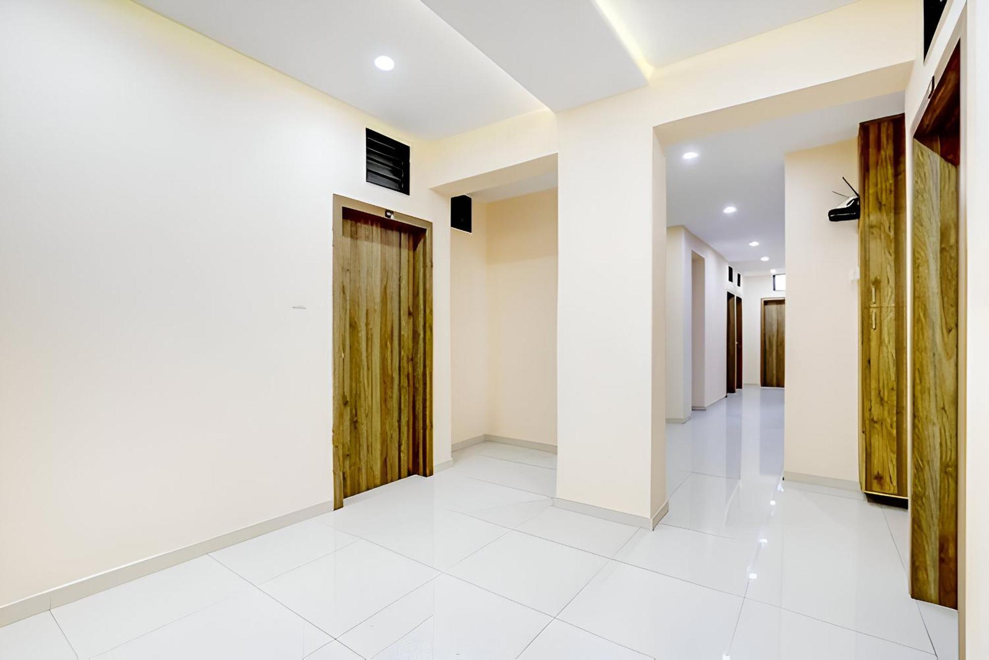 Hotel Blue Leaf Rajkot Ngoại thất bức ảnh