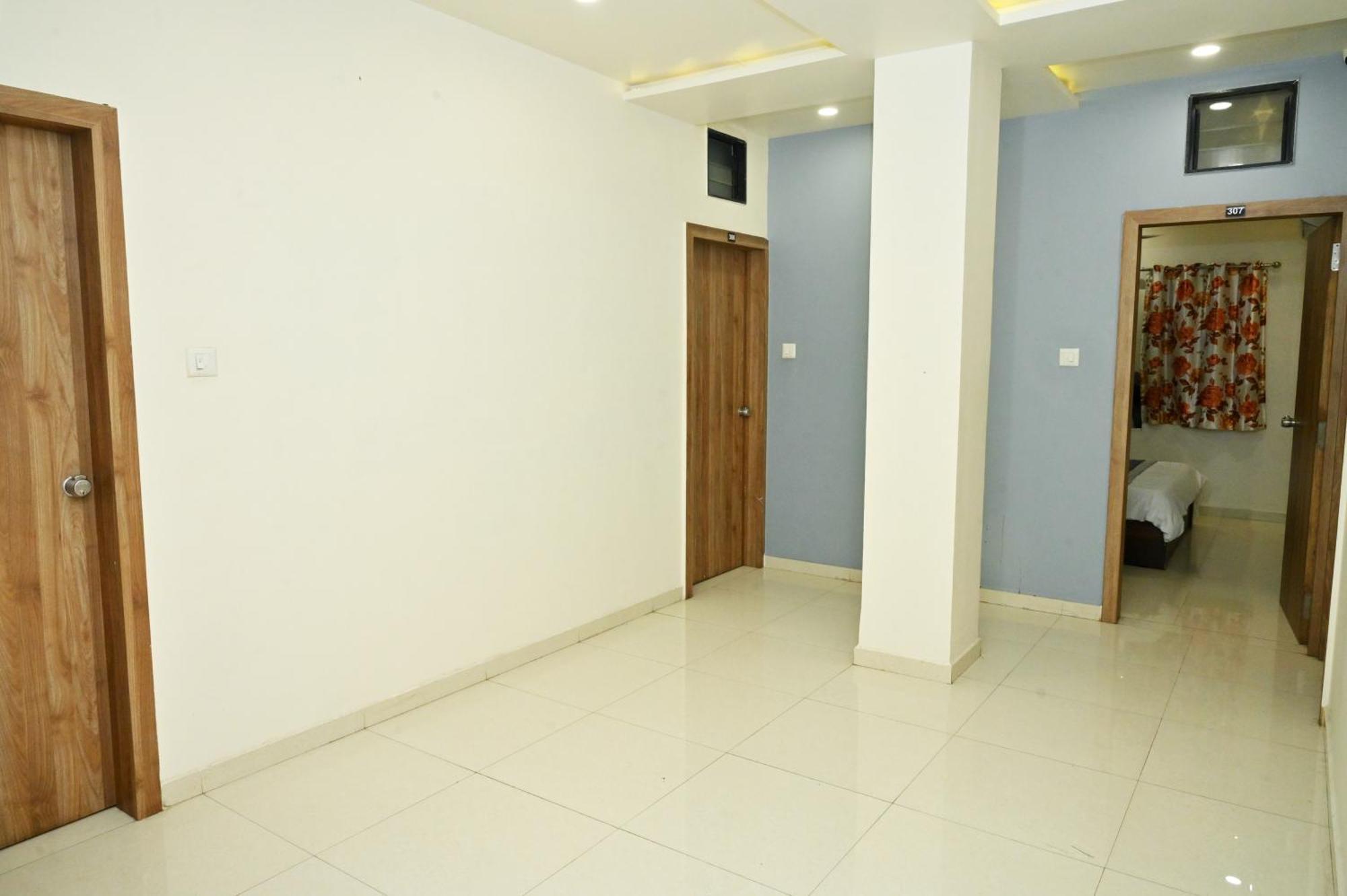 Hotel Blue Leaf Rajkot Ngoại thất bức ảnh