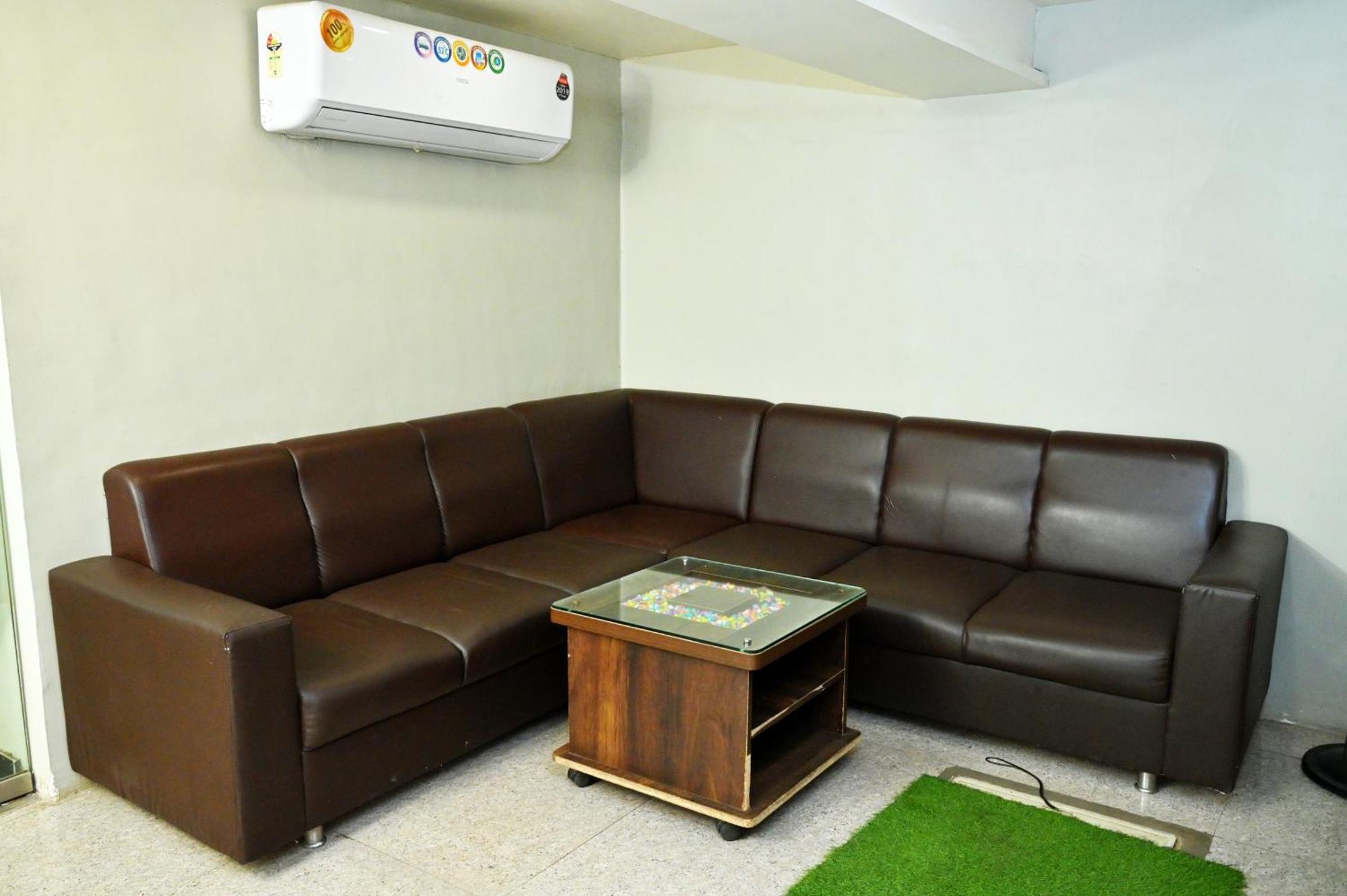 Hotel Blue Leaf Rajkot Ngoại thất bức ảnh