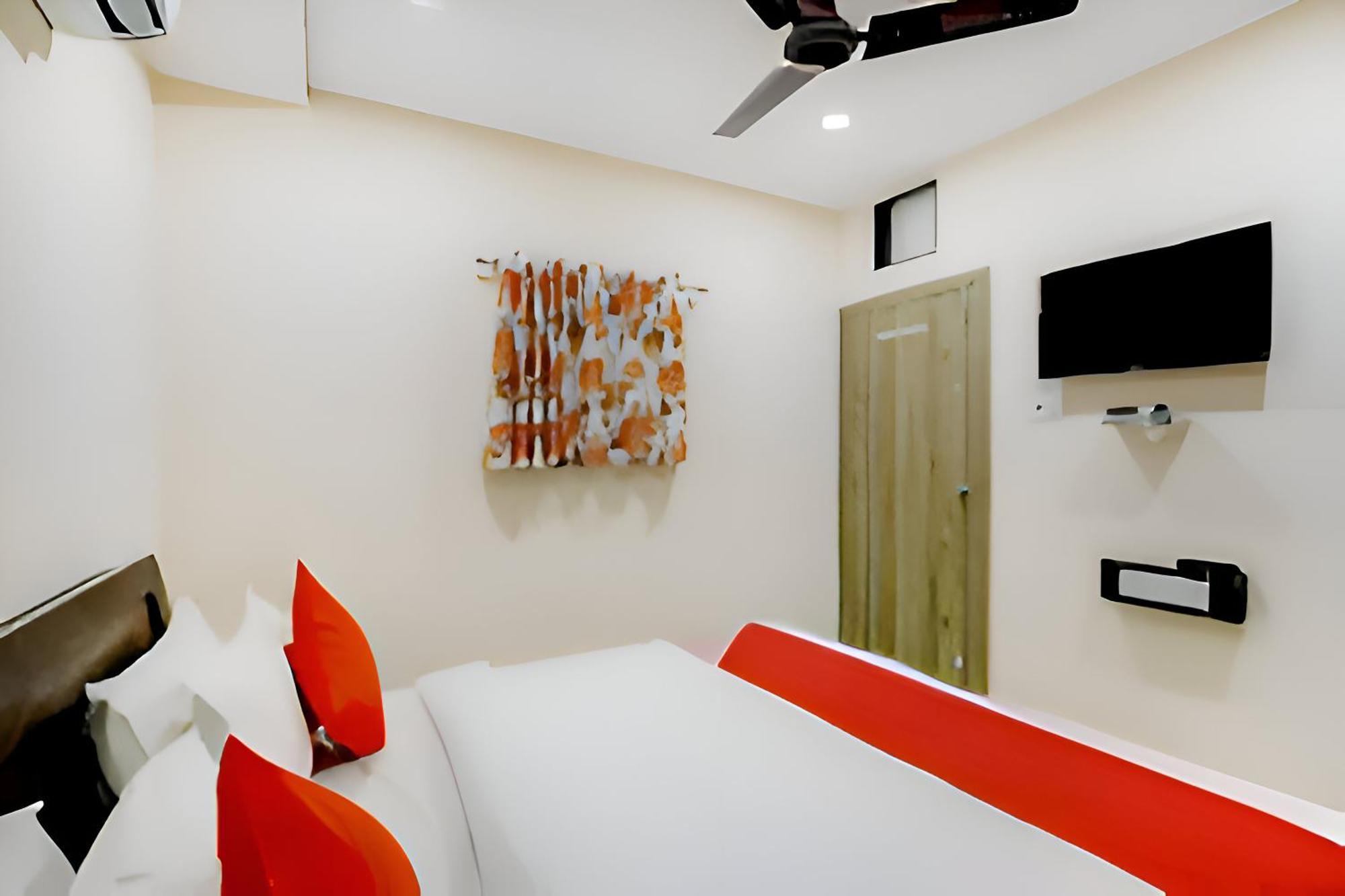 Hotel Blue Leaf Rajkot Ngoại thất bức ảnh