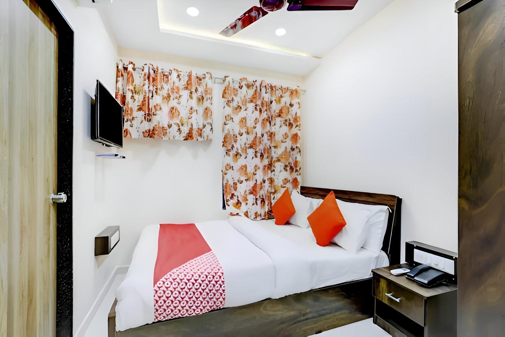 Hotel Blue Leaf Rajkot Ngoại thất bức ảnh