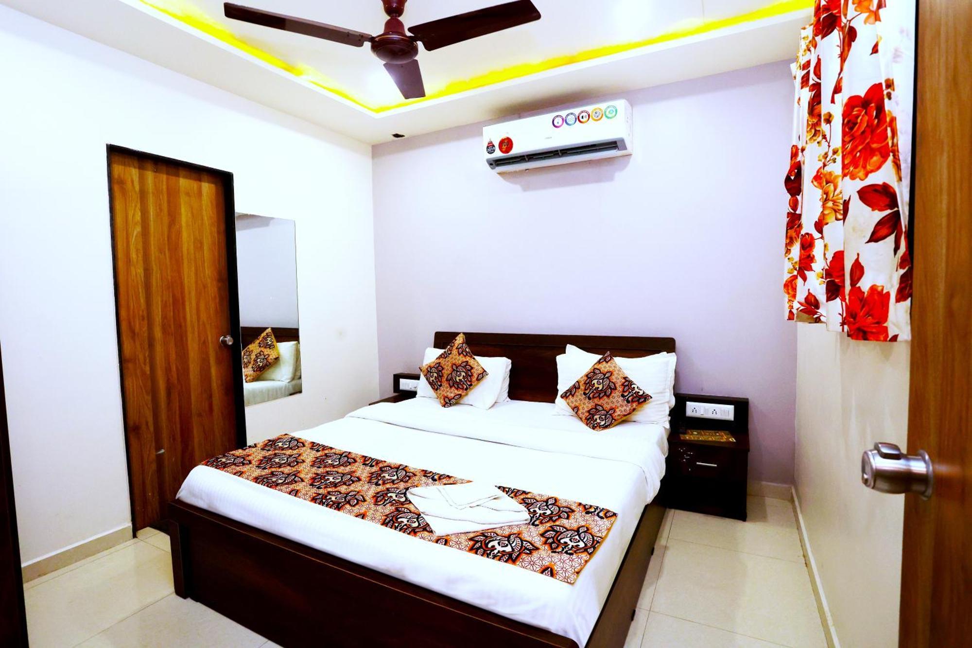Hotel Blue Leaf Rajkot Ngoại thất bức ảnh
