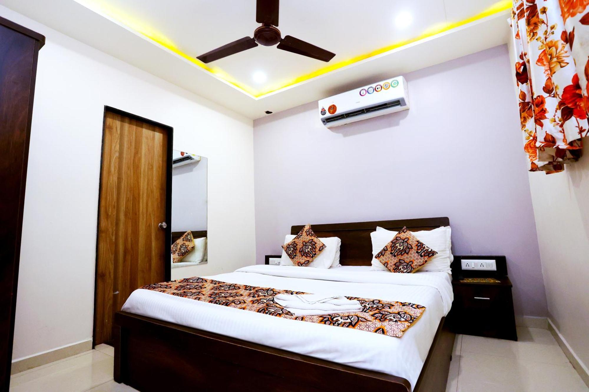 Hotel Blue Leaf Rajkot Ngoại thất bức ảnh